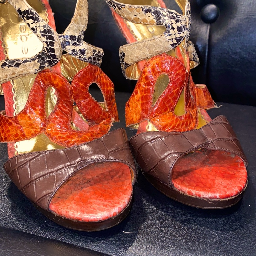 Shoe - Picture 3 of 5